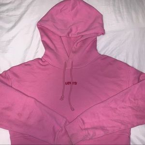 Cropped pink Levi’s hoodie